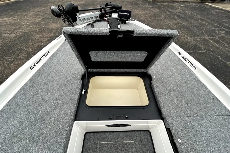 Slide: The Image of 2010 Skeeter 20i boat with open storage compartment and Humminbird electronics. - 16