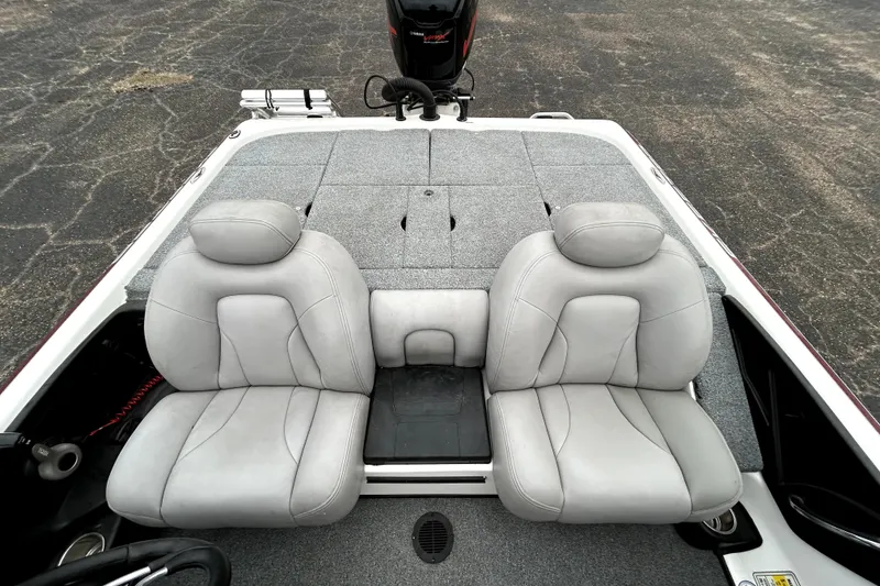 Slide: The Image of 2010 Skeeter 20i boat interior with two gray seats and carpeted deck. - 24