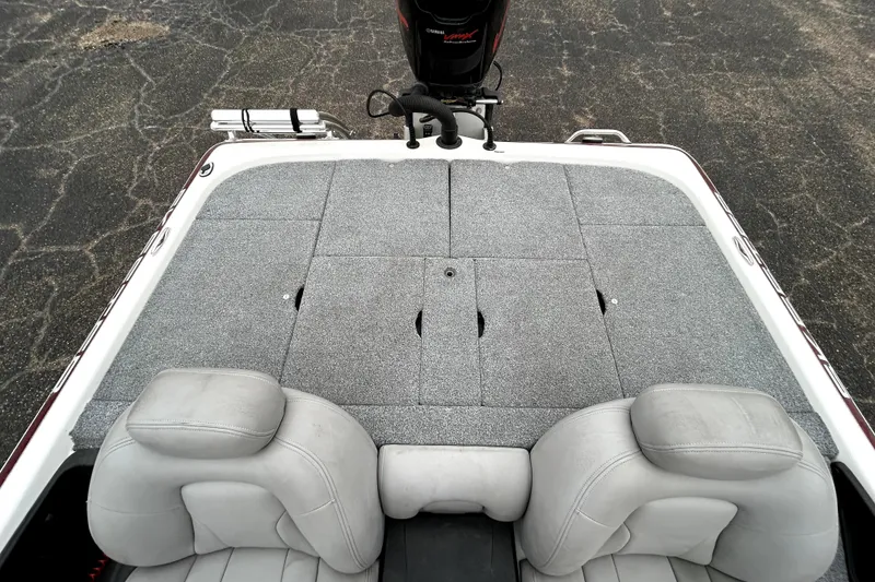 Slide: The Image of 2010 Skeeter 20i boat interior with gray carpet and seating, viewed from above. - 27