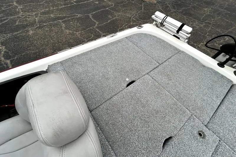 Slide: The Image of 2010 Skeeter 20i boat interior with gray carpet and seating. - 28