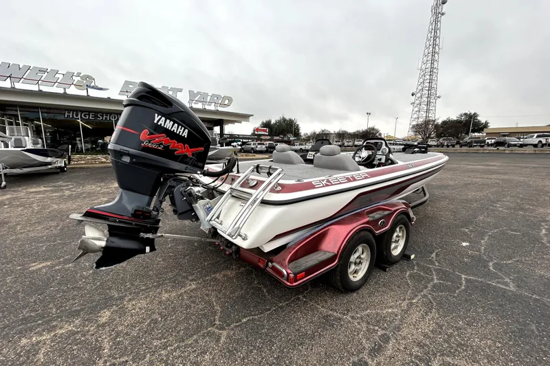 Slide: The Image of 2010 Skeeter 20i boat with Yamaha VMAX engine on a trailer at a boat yard. - 7