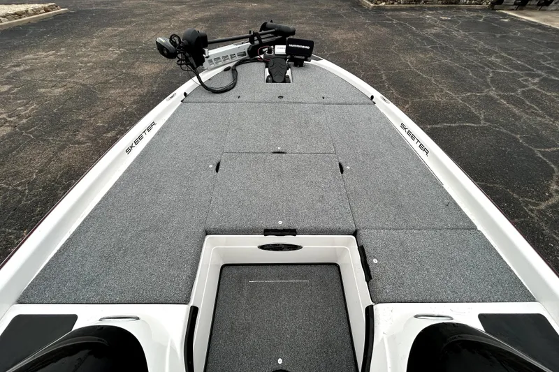 Slide: The Image of 2010 Skeeter 20i boat deck with fishing equipment and storage compartments. - 8