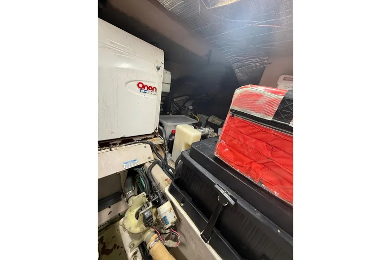 Slide: The Image of Engine room of 2004 Sea Ray 550 Sundancer with fire extinguisher and wiring. - 71