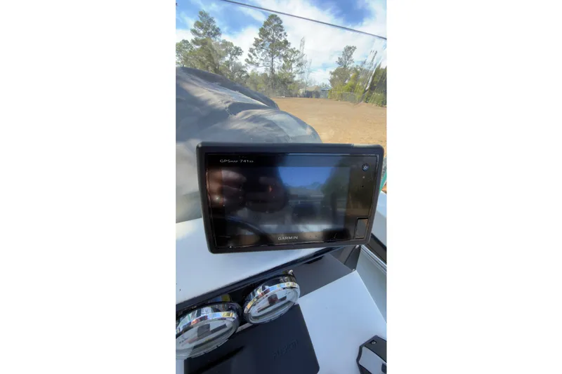 Slide: The Image of Interior view of a 2014 Young Boats 20 Bay Boat. - 10