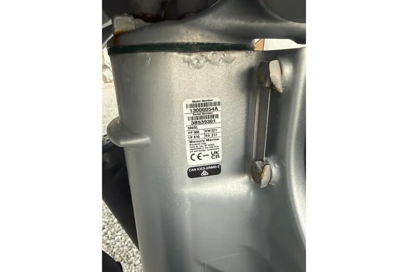 Slide: The Image of Label on Sea Ray SDX 270 Outboard 2025 engine, displaying model and serial numbers. - 20