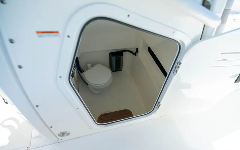 Slide: The Image of Boston Whaler 280 Dauntless 2025 - 16