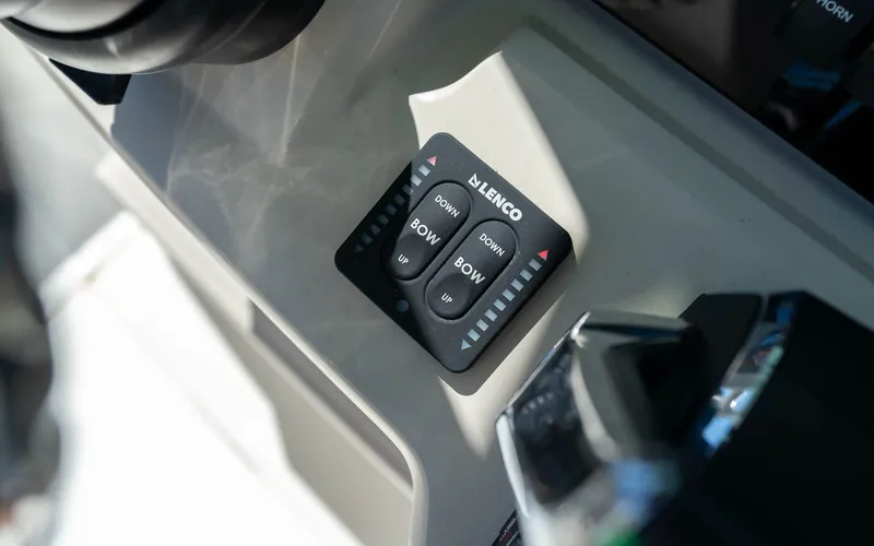 Slide: The Image of Boston Whaler 280 Dauntless 2025 - 26