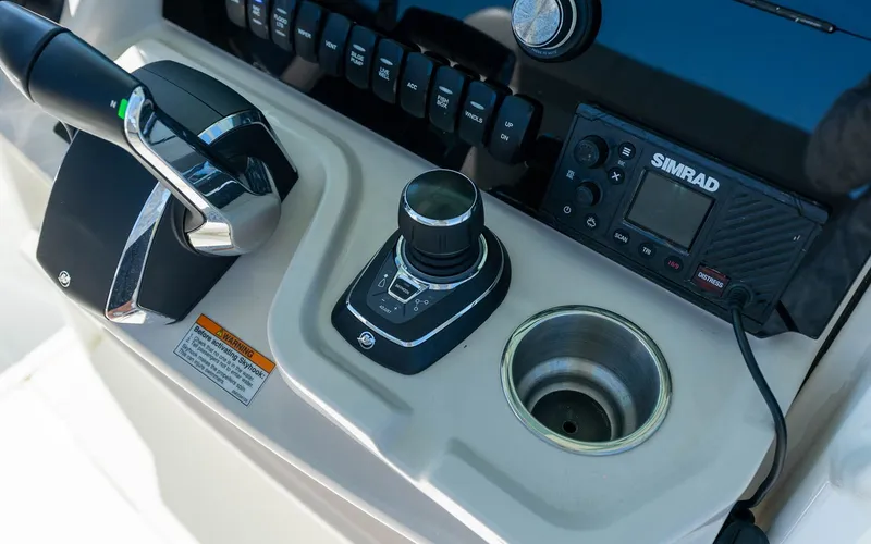 Slide: The Image of Boston Whaler 280 Dauntless 2025 - 27