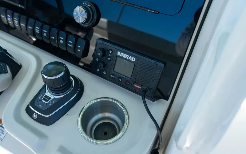 Slide: The Image of Boston Whaler 280 Dauntless 2025 - 28