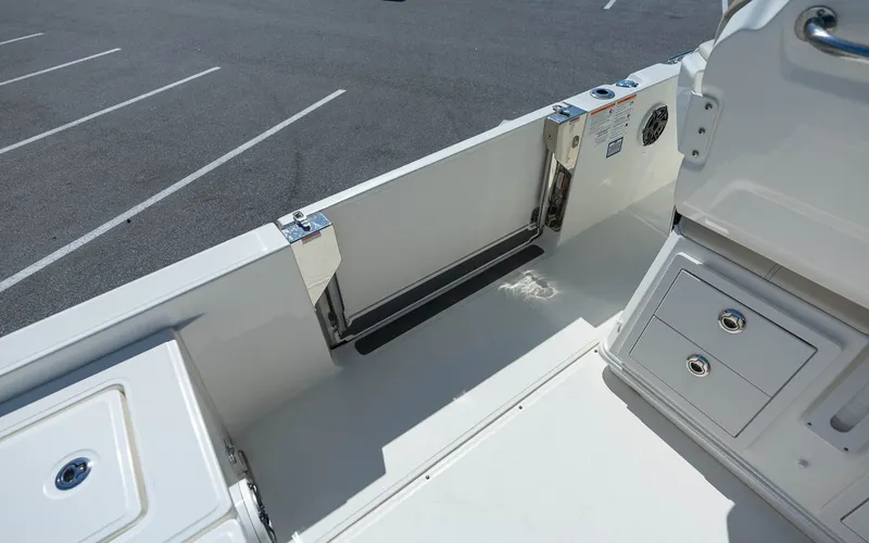 Slide: The Image of Boston Whaler 280 Dauntless 2025 - 33