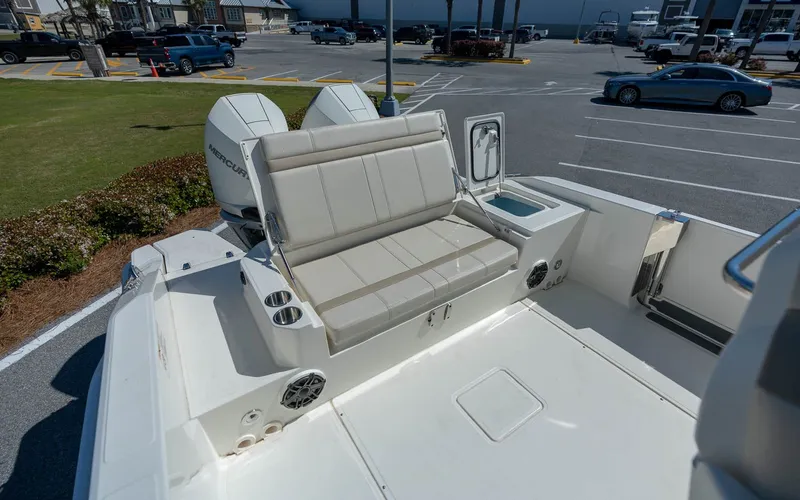 Slide: The Image of Boston Whaler 280 Dauntless 2025 - 35