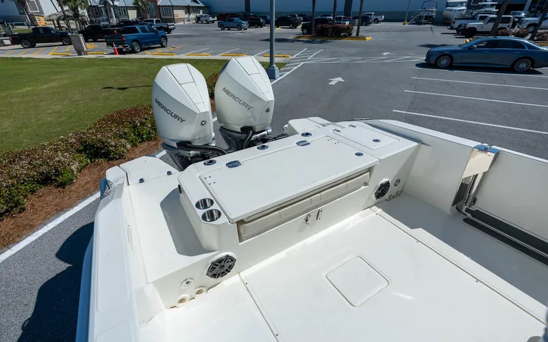 Slide: The Image of Boston Whaler 280 Dauntless 2025 - 36