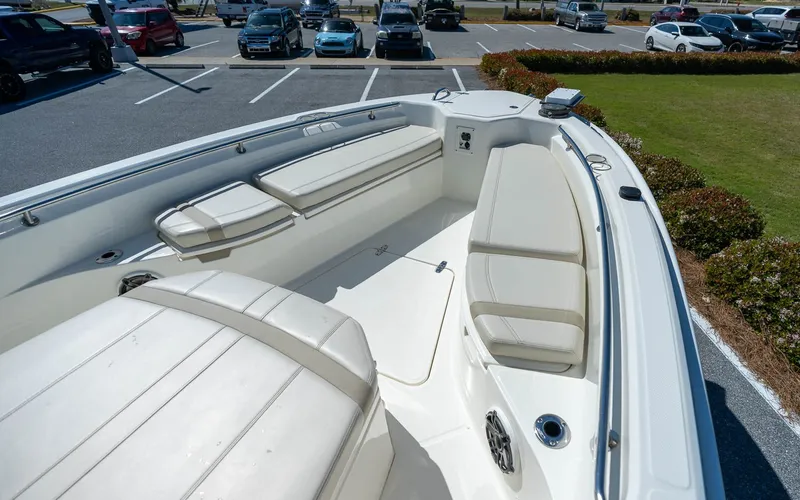 Slide: The Image of Boston Whaler 280 Dauntless 2025 - 6