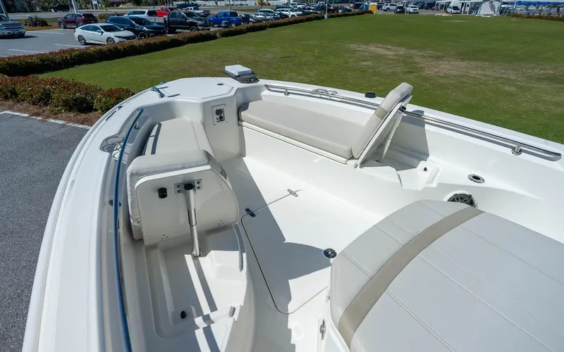 Slide: The Image of Boston Whaler 280 Dauntless 2025 - 7