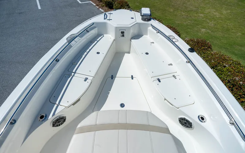 Slide: The Image of Boston Whaler 280 Dauntless 2025 - 8