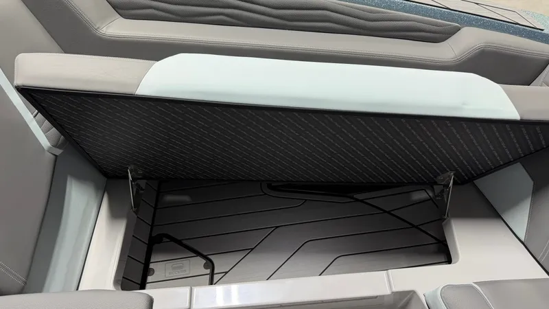 Slide: The Image of Nautique Super Air Nautique G25 2026 - 93