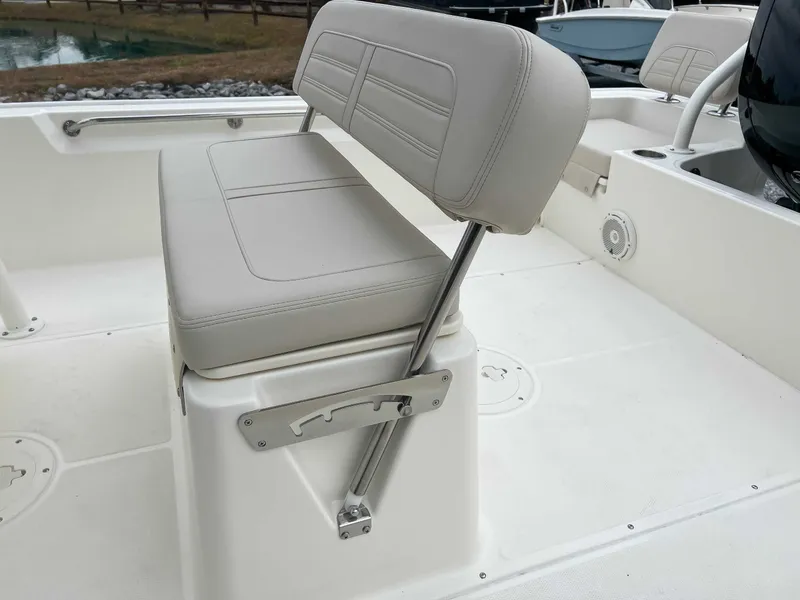 Slide: The Image of Boston Whaler 190 Montauk 2025 boat seat and console. - 8