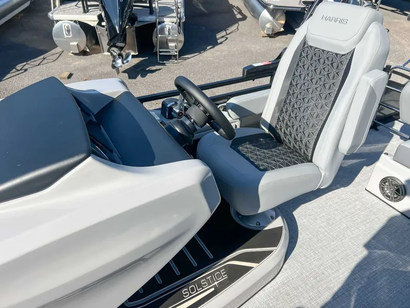 Slide: The Image of Harris Solstice 230 SLDH 2025 boat seat and helm console. - 18