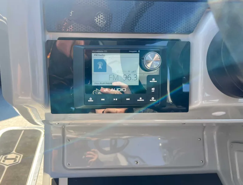 Slide: The Image of JL Audio system in Harris Solstice 230 SLDH 2025 boat. - 22