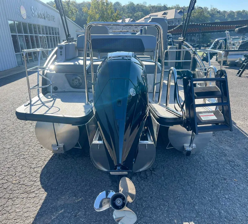 Slide: The Image of Harris Solstice 230 SLDH 2025, rear view with motor and propeller. - 9