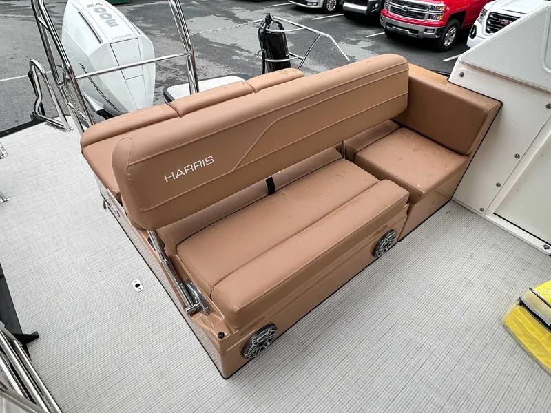 Slide: The Image of Harris Grand Mariner 230 SLDH 2025 boat seating area. - 25