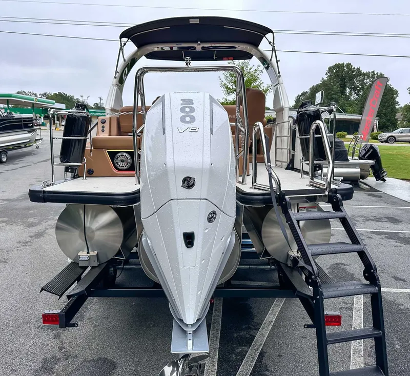 Slide: The Image of 2025 Harris Grand Mariner 230 SLDH with powerful outboard motor. - 9