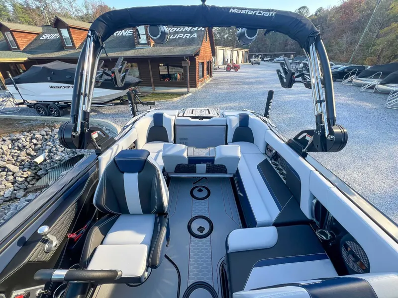 Slide: The Image of Interior of a 2024 MasterCraft X22 boat with luxurious seating. - 18