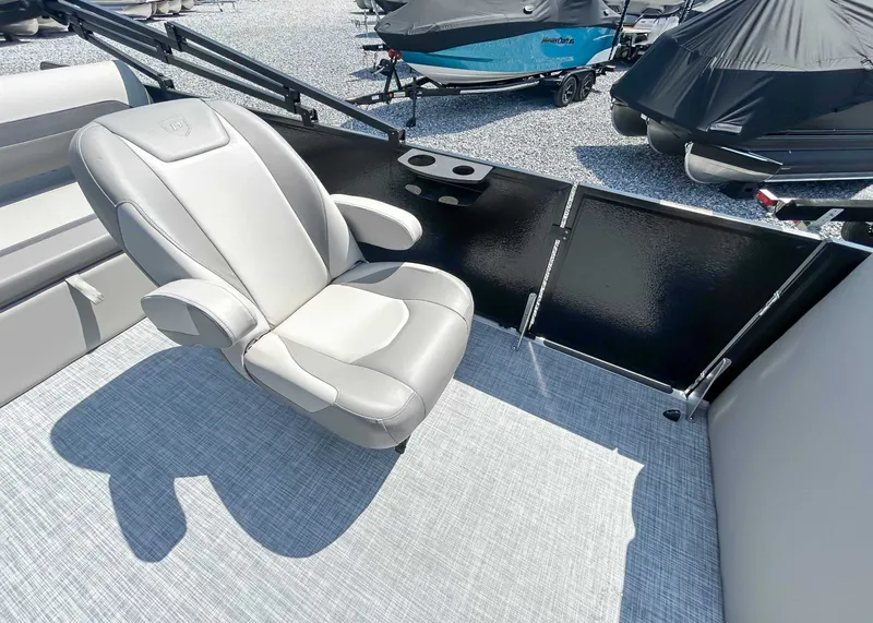 Slide: The Image of Luxurious seating in Premier 220 SUNSCAPE RL 2025 boat. - 14