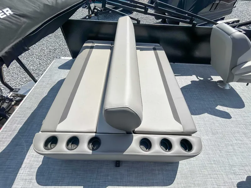 Slide: The Image of Premier 220 SUNSCAPE RL 2025 boat seat with cup holders. - 18