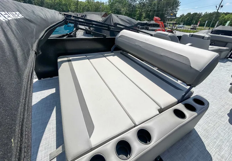 Slide: The Image of 2025 Premier 220 SUNSCAPE RL boat with reclining seat and cup holders. - 20