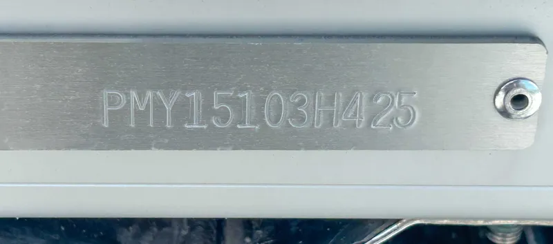 Slide: The Image of Serial number plate of Premier 220 SUNSCAPE RL 2025. - 22