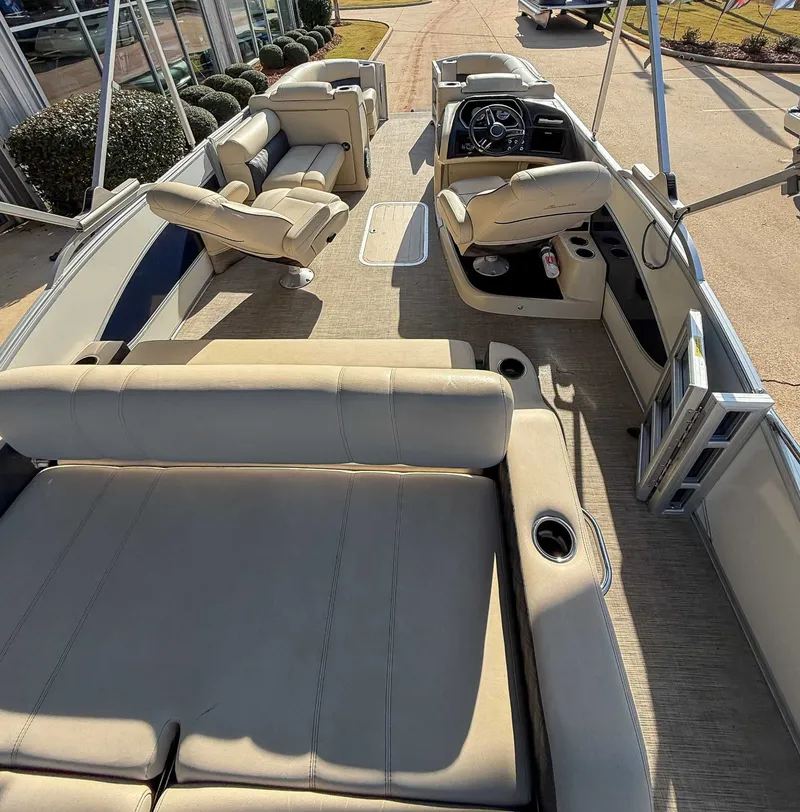 Slide: The Image of Interior view of a 2018 Barletta L23UC pontoon boat. - 9