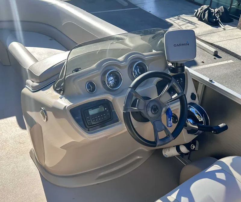 Slide: The Image of Steering console of an Avalon 2223 LS boat, year 2015. - 19