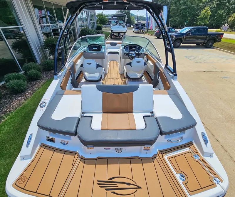 Slide: The Image of 2023 Chaparral 21 SSi boat interior with seating and dashboard. - 10