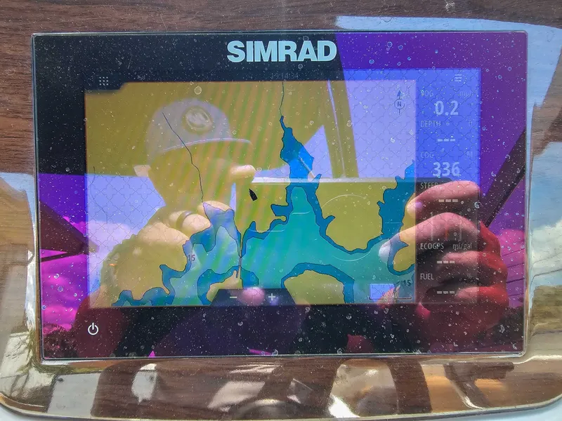 Slide: The Image of Simrad GPS display on a 2023 Chaparral 21 SSi boat. - 17