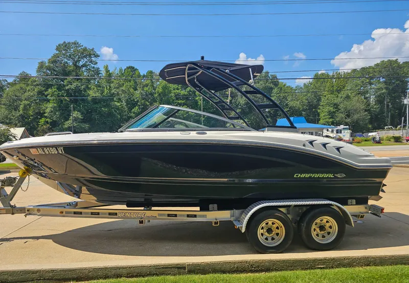 Slide: The Image of 2023 Chaparral 21 SSi boat on trailer, side view. - 6