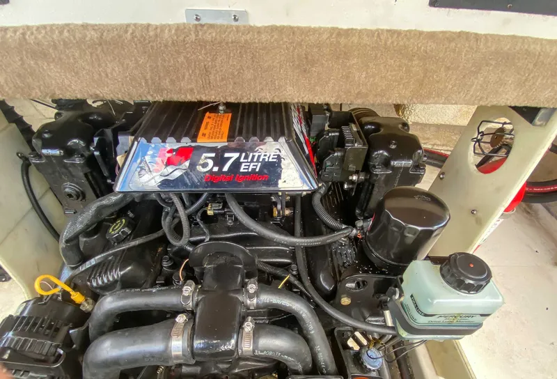 Slide: The Image of 5.7 Liter EFI engine in 2000 Chaparral 216 SSi boat. - 18