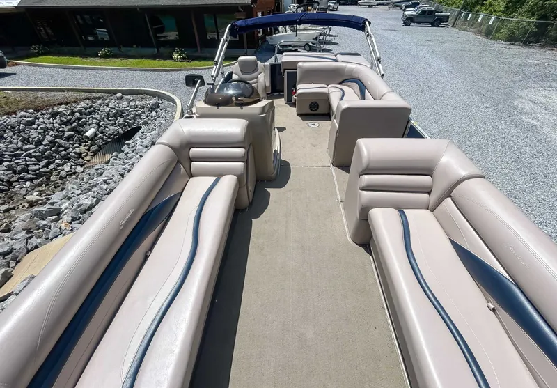 Slide: The Image of Interior of a 2014 Sweetwater 200 Premium pontoon boat. - 11