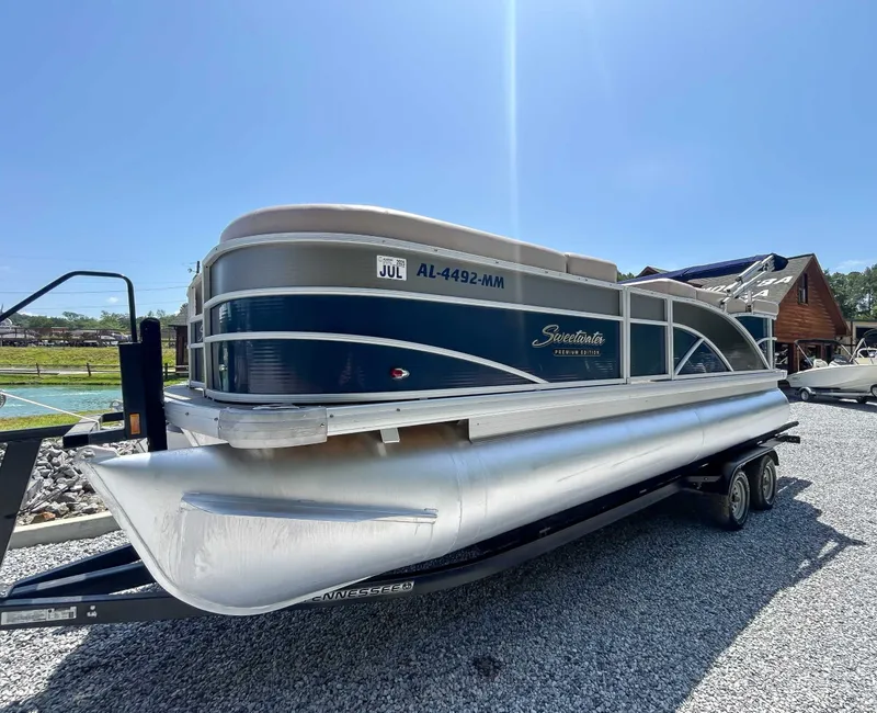 Slide: The Image of 2014 Sweetwater 200 Premium Edition pontoon boat on trailer. - 3