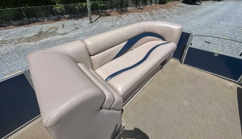 Slide: The Image of Seating area of a 2014 Sweetwater 200 Premium Edition pontoon boat. - 9
