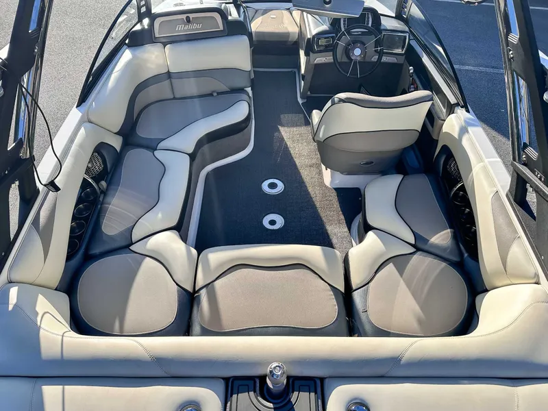 Slide: The Image of Interior of a 2013 Malibu Wakesetter 20 VTX boat. - 10