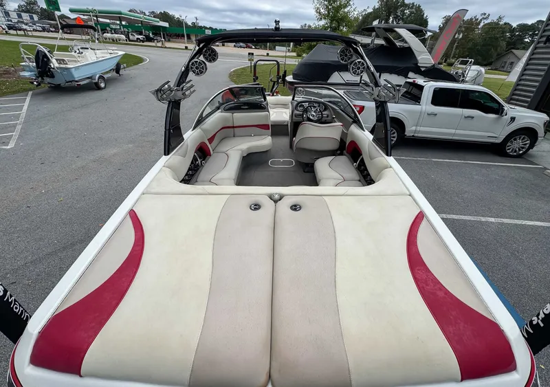 Slide: The Image of Interior view of a 2008 Malibu Wakesetter 21 VLX boat. - 10