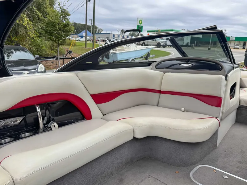 Slide: The Image of Interior of a 2008 Malibu Wakesetter 21 VLX with red accents. - 14