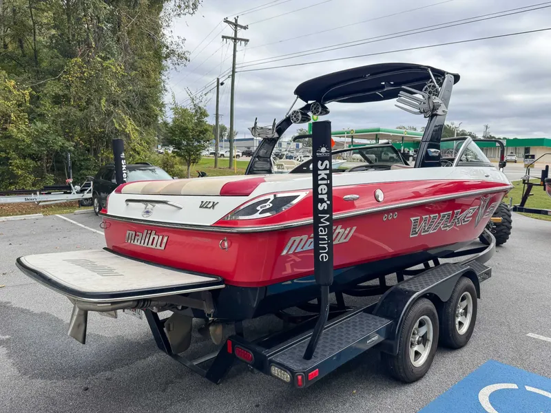Slide: The Image of 2008 Malibu Wakesetter 21 VLX on trailer, red and white design. - 8