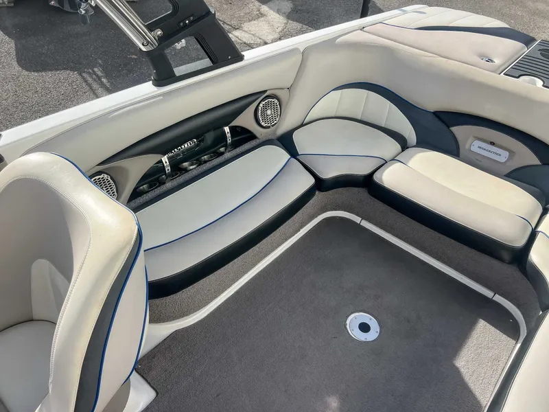 Slide: The Image of Interior of 2011 Malibu Wakesetter 23 LSV with seating area. - 21