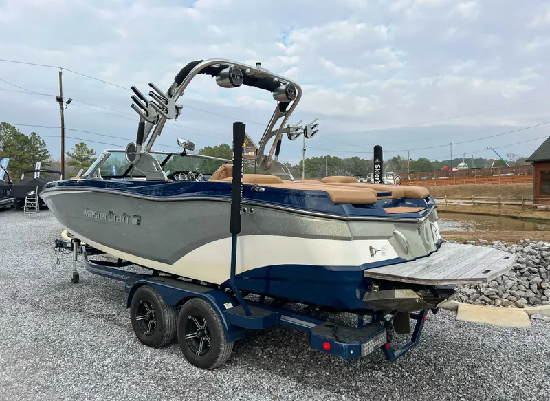 Slide: The Image of 2021 MasterCraft XT22 boat on trailer, side view. - 8