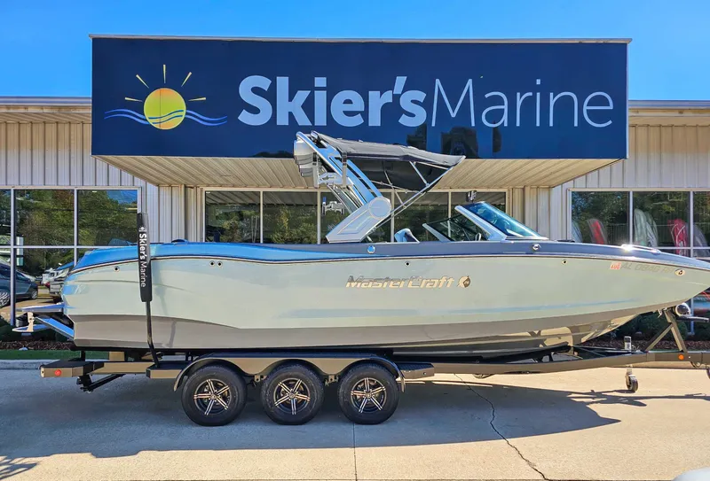 The Image of 2023 MasterCraft X26 boat at Skier's Marine. - 1