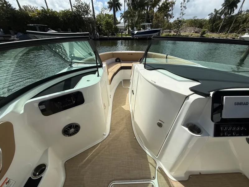 Slide: The Image of Sea Ray SDX 270 Outboard 2026 - 20