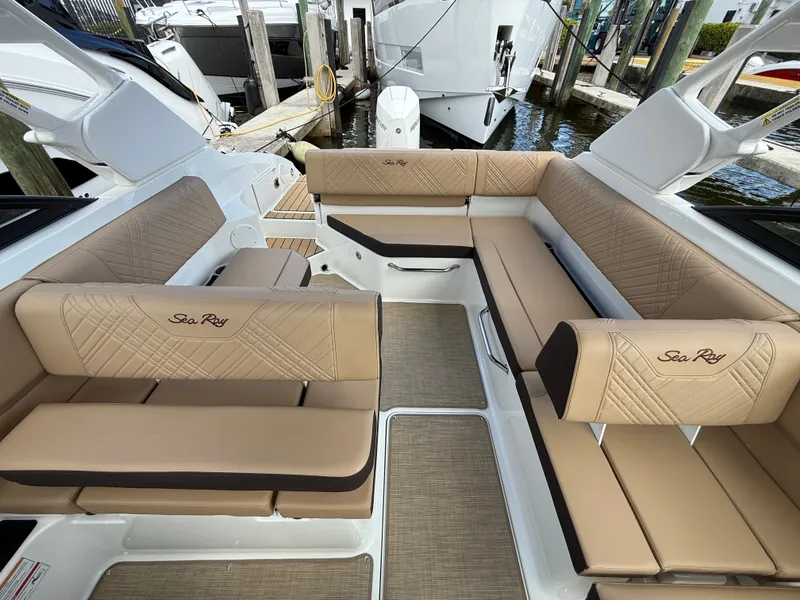 Slide: The Image of Sea Ray SDX 270 Outboard 2026 - 14