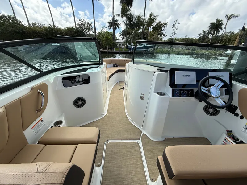 Slide: The Image of Sea Ray SDX 270 Outboard 2026 - 16